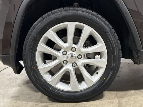 Used 2017 Jeep Grand Cherokee Limited AWD/4WD image 26