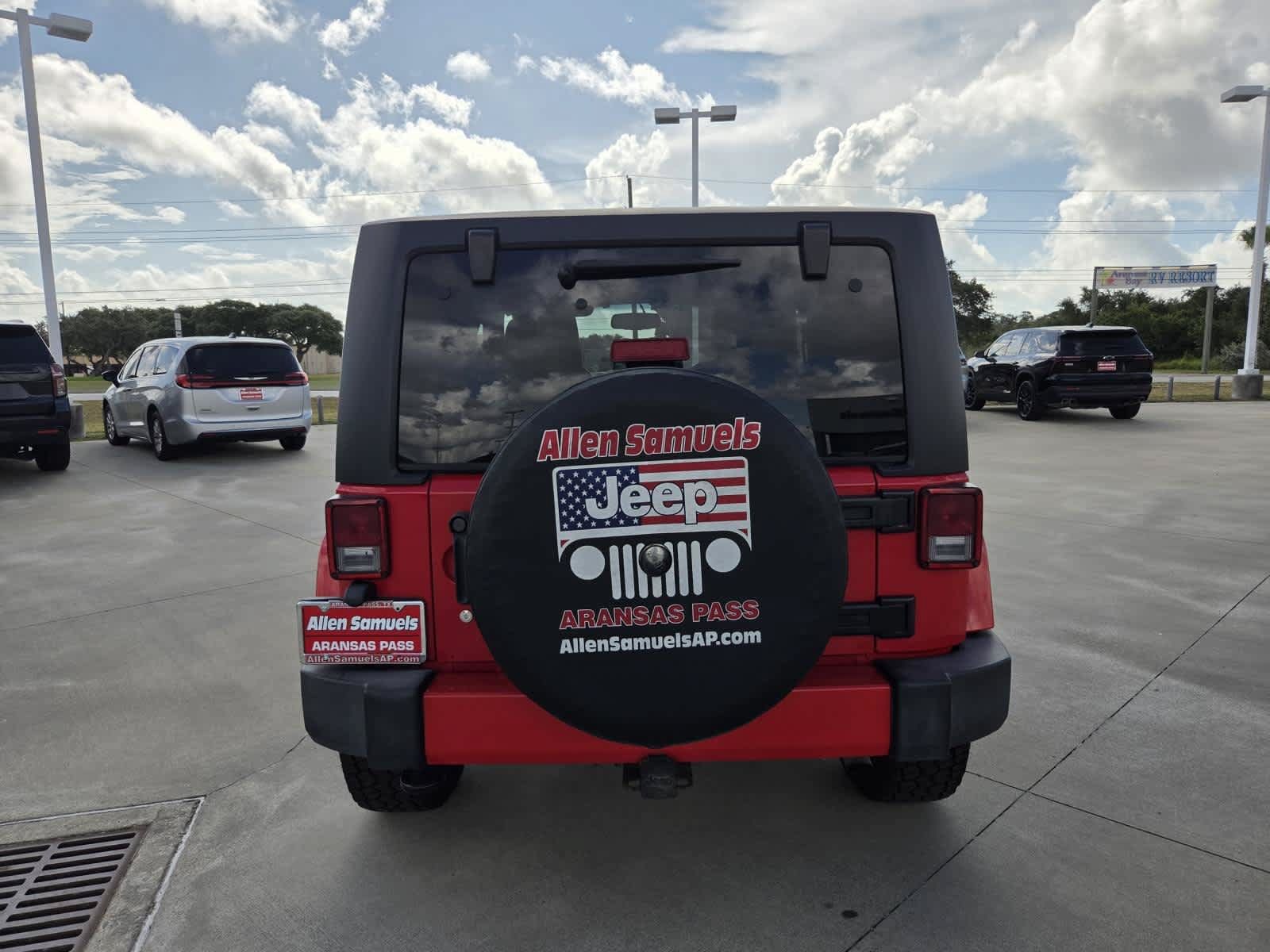 Used 2018 Jeep Wrangler Sahara w/ Connectivity Group AWD/4WD image 4