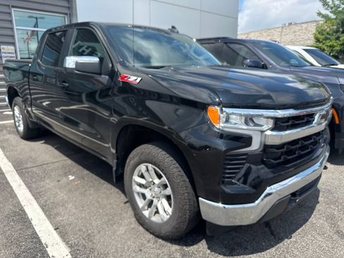 Used 2025 Chevrolet Silverado 1500 LT AWD/4WD image 4