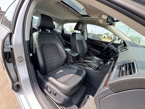 Used 2015 Volkswagen Passat 1.8T SEL Premium FWD image 11
