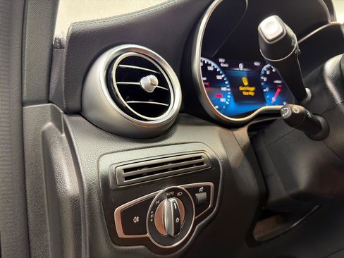 Used 2022 Mercedes-Benz GLC 300 4MATIC w/ AMG Line image 15