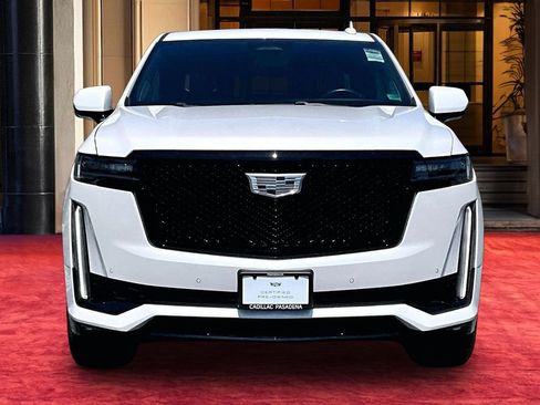 Used 2022 Cadillac Escalade ESV Sport Platinum w/ Heavy-Duty Trailer Package AWD/4WD image 3