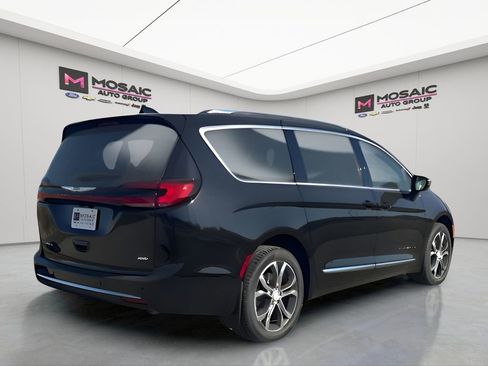 New 2026 Chrysler Pacifica Pinnacle image 3