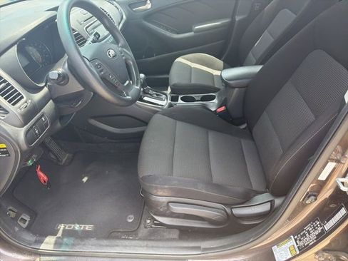 Used 2017 Kia Forte LX FWD image 51