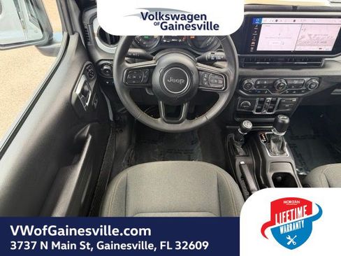 Used 2024 Jeep Wrangler Unlimited w/ Convenience Group AWD/4WD image 15
