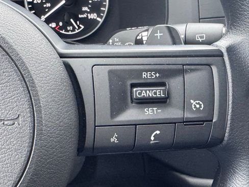 Used 2025 Nissan Pathfinder S AWD/4WD image 10