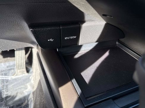 Used 2021 Toyota Camry SE image 26