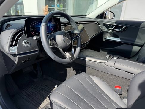 Used 2025 Mercedes-Benz E 450 4MATIC Sedan image 13