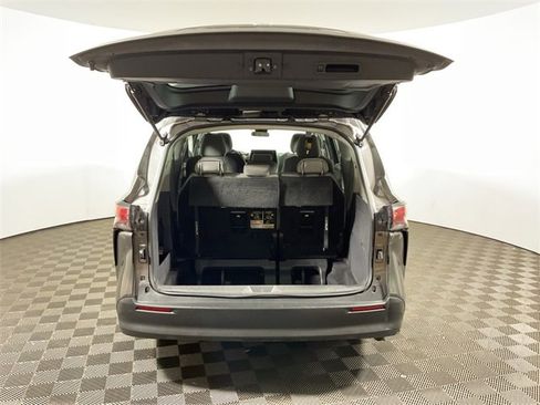 Used 2022 Toyota Sienna LE image 12