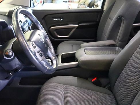 Used 2015 Nissan Titan SV w/ SV Value Truck Package AWD/4WD image 10