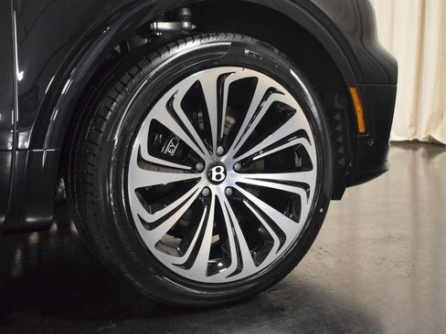 New 2024 Bentley Bentayga Extended Wheelbase image 7