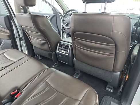 Used 2019 INFINITI QX60 Luxe w/ Essential Package FWD image 11