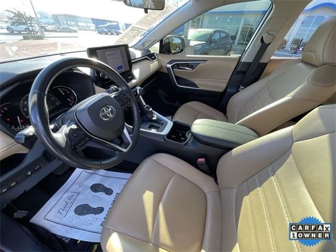Used 2023 Toyota RAV4 XLE Premium image 14
