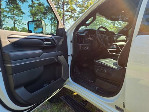 Used 2026 GMC Sierra 2500 AT4X AWD/4WD image 11