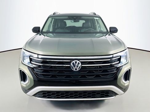 Used 2025 Volkswagen Atlas Peak Edition SE AWD/4WD image 2