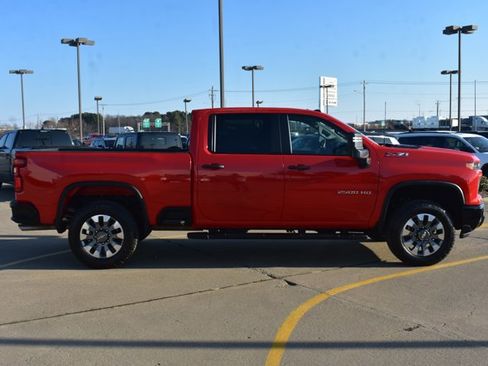 Used 2025 Chevrolet Silverado 2500 Custom w/ Custom Value Package image 4