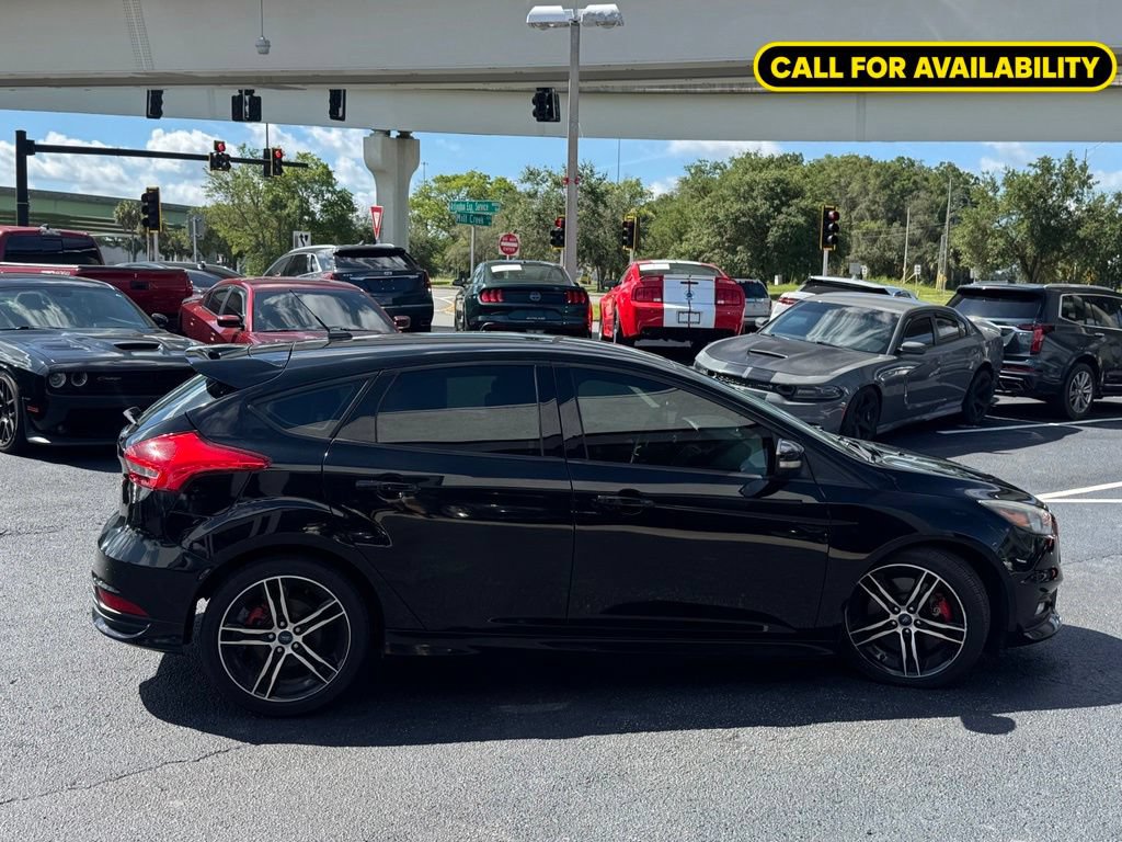 Used 2017 Ford Focus ST FWD image 9