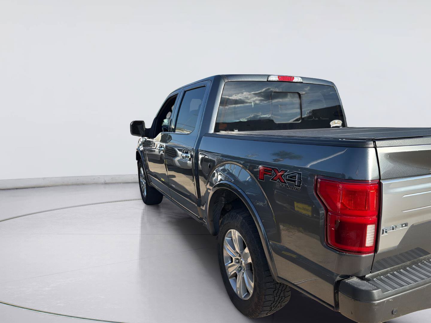 Used 2019 Ford F150 Platinum w/ Equipment Group 701A Luxury AWD/4WD image 8