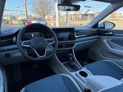 New 2026 Volkswagen Jetta SE FWD image 16