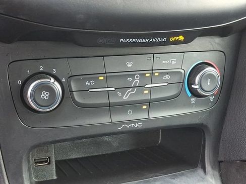 Used 2017 Ford Focus SE FWD image 15