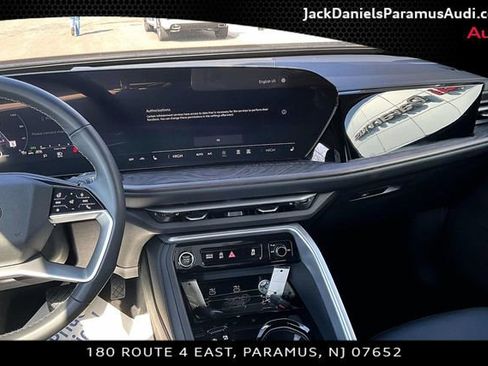 Used 2025 Audi Q5 Premium w/ Convenience Package image 6