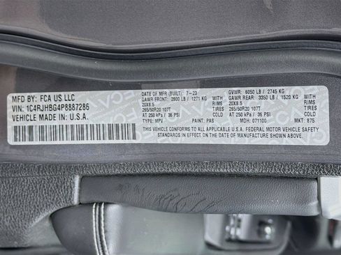 Used 2023 Jeep Grand Cherokee Limited w/ Luxury Tech Group II AWD/4WD image 32