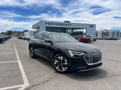 Used 2022 Audi e-tron Premium AWD/4WD image 2