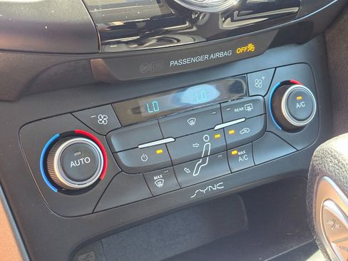 Used 2017 Ford Focus SEL FWD image 36