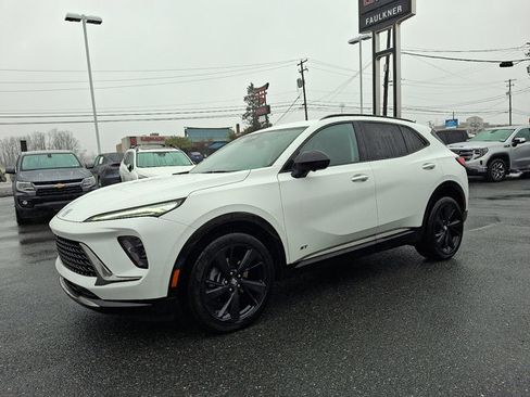 Used 2025 Buick Envision Sport Touring image 3