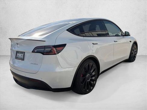 Used 2022 Tesla Model Y Performance image 5