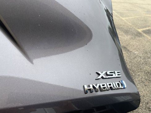 Used 2021 Toyota Sienna XSE w/ XSE Plus Package image 12