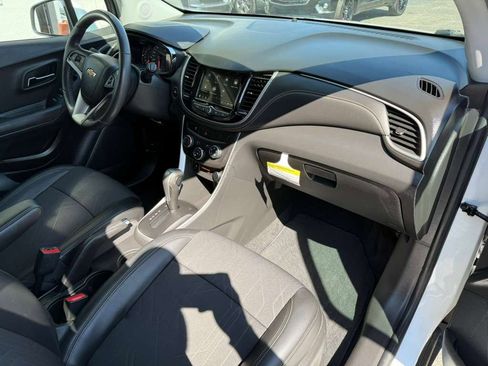 Used 2019 Chevrolet Trax LT w/ LT Convenience Package image 16
