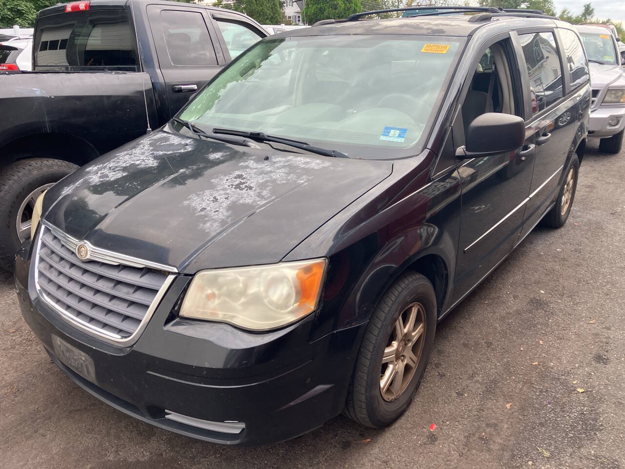 Used 2008 Chrysler Town & Country LX FWD image 1