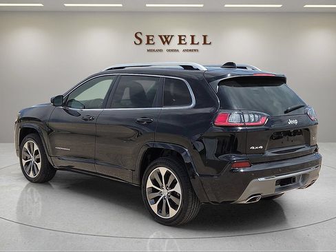 Used 2019 Jeep Cherokee Overland w/ Technology Group AWD/4WD image 3