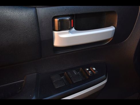 Used 2016 Toyota Tundra SR5 w/ SR5 Upgrade Package image 18
