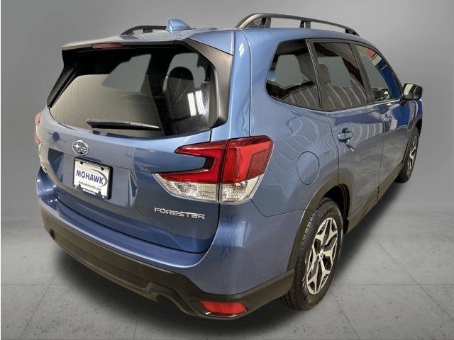 Used 2023 Subaru Forester Premium AWD/4WD image 5