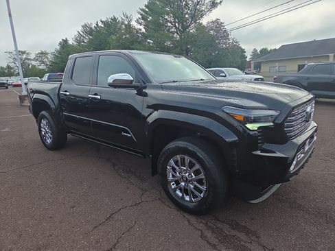 Certified 2025 Toyota Tacoma Limited AWD/4WD image 1