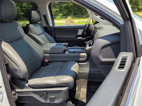 New 2025 Ford Expedition Active image 16