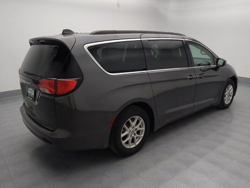 Used 2021 Chrysler Voyager Lxi image 10