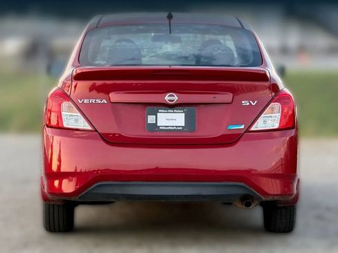 Used 2015 Nissan Versa SV FWD image 4