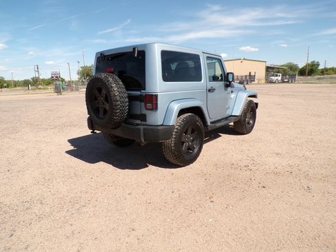 Used 2012 Jeep Wrangler Sahara AWD/4WD image 7