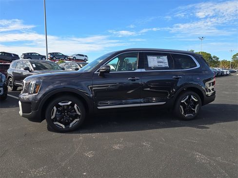 New 2025 Kia Telluride S image 5