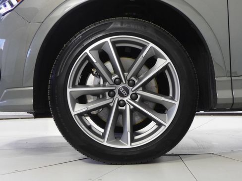 Used 2025 Audi Q3 2.0T Premium w/ Convenience Package AWD/4WD image 5
