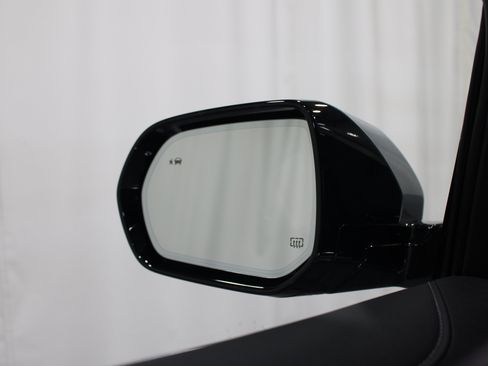 Used 2025 Buick Enclave Avenir AWD/4WD image 11
