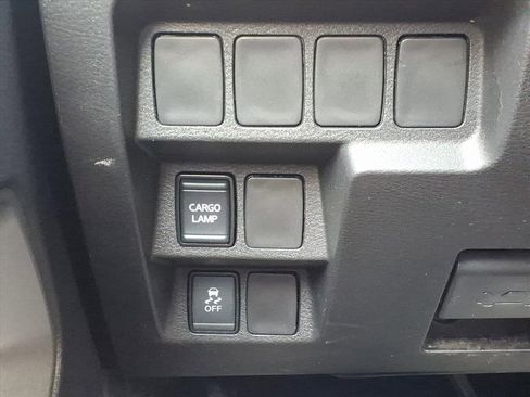 Used 2024 Nissan Frontier SV image 28