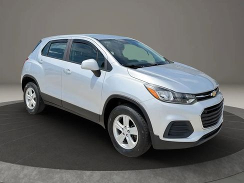 Used 2018 Chevrolet Trax LS AWD/4WD image 2