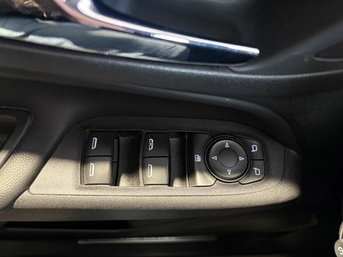 Used 2020 Chevrolet Equinox Premier image 10