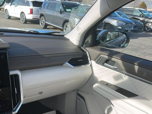 Used 2025 GMC Acadia Denali w/ Super Cruise Package image 20