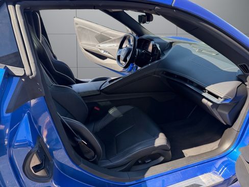 Used 2020 Chevrolet Corvette Stingray Convertible w/ Z51 Performance Package image 16