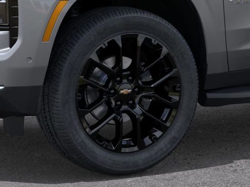 New 2026 Chevrolet Suburban LS image 9
